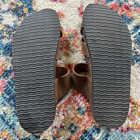 Mountain & Sole Sandals (knock off Birks)  in size 9 - Picture 4 of 5